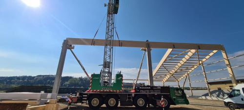 Hallenaufbau hat begonnen